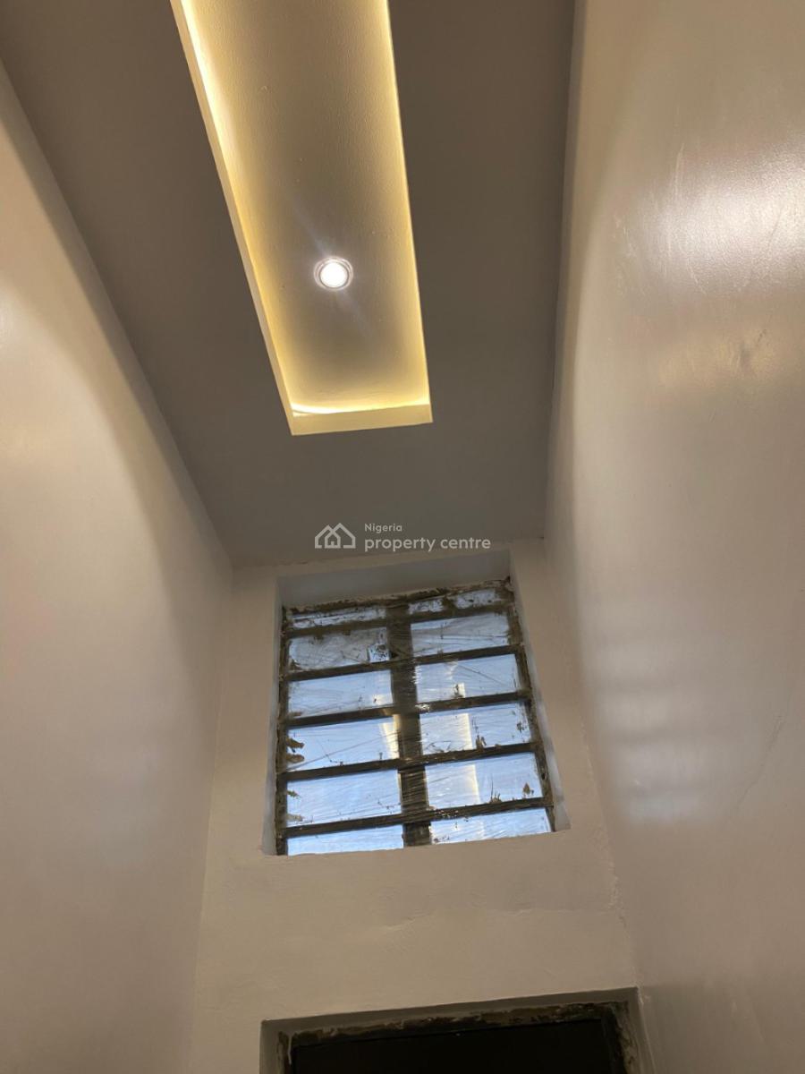 5-bedroom Duplex Built in Form of Terrace., Location:eng Lere Adigun Gra Ibadan, Ibadan, Oyo, Terraced Duplex for Sale