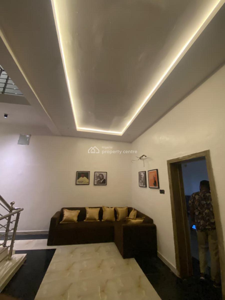 5-bedroom Duplex Built in Form of Terrace., Location:eng Lere Adigun Gra Ibadan, Ibadan, Oyo, Terraced Duplex for Sale