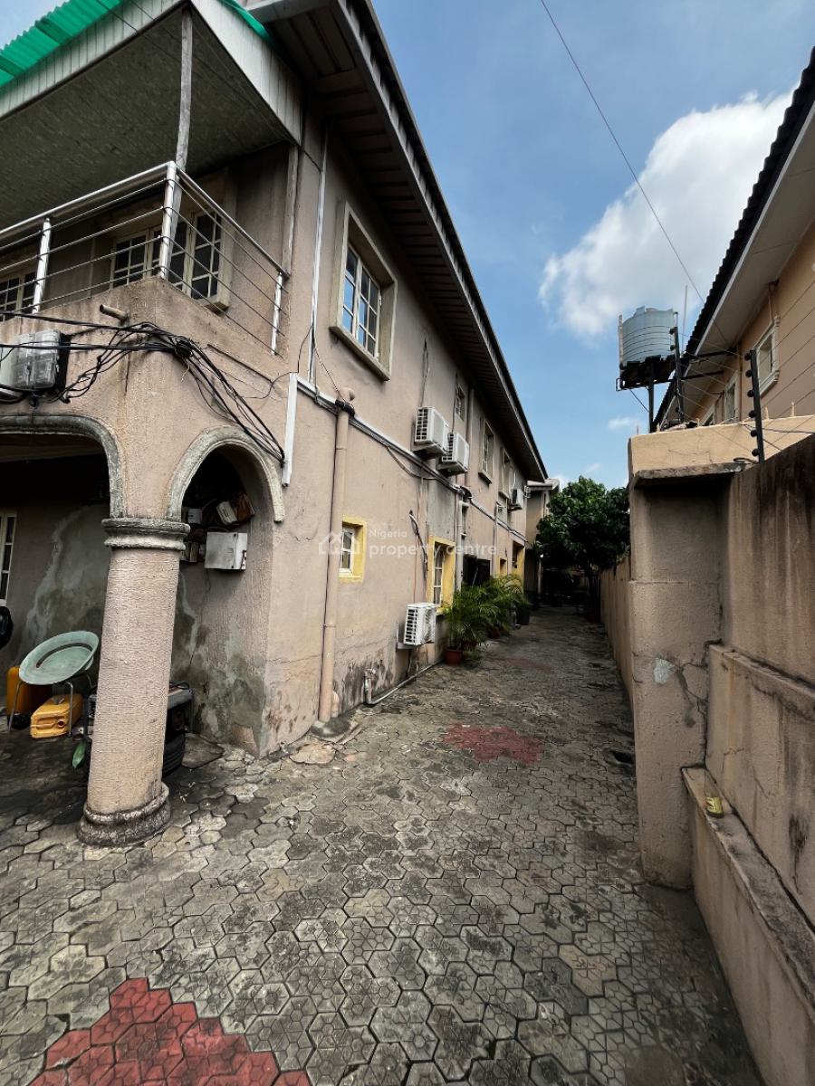 Well Maintained Block of 4 Flats on 600sqm, Off  Ogunlana, Ogunlana, Surulere, Lagos, Block of Flats for Sale
