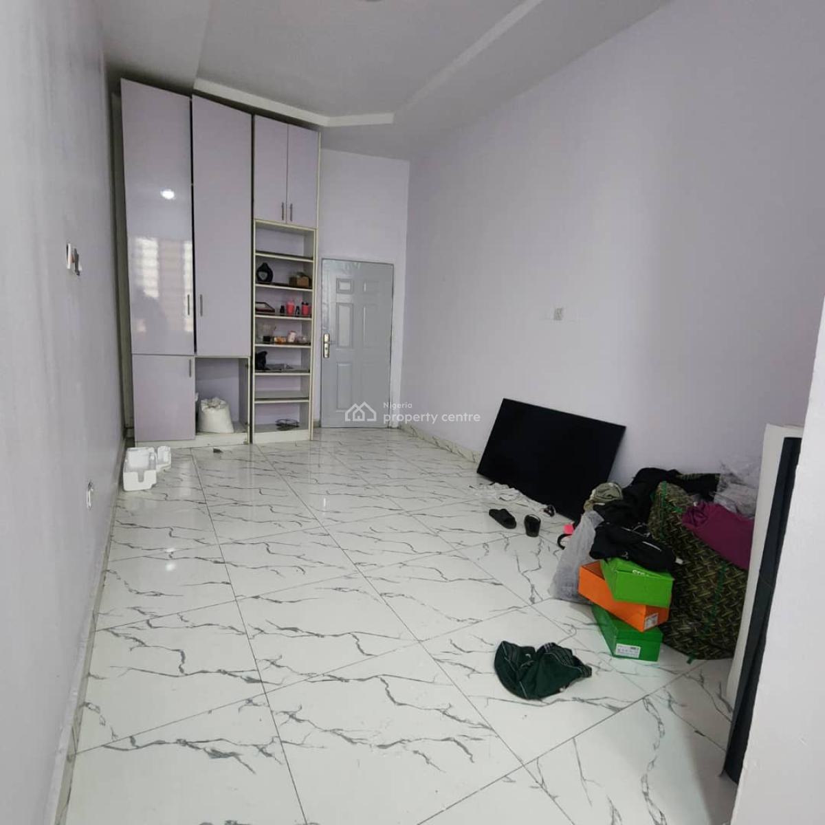 Single Room Upstairs in a Very Secured Estate Comes with a Very Spacious, Ikota, Lekki, Lagos, Self Contain (single Rooms) for Rent