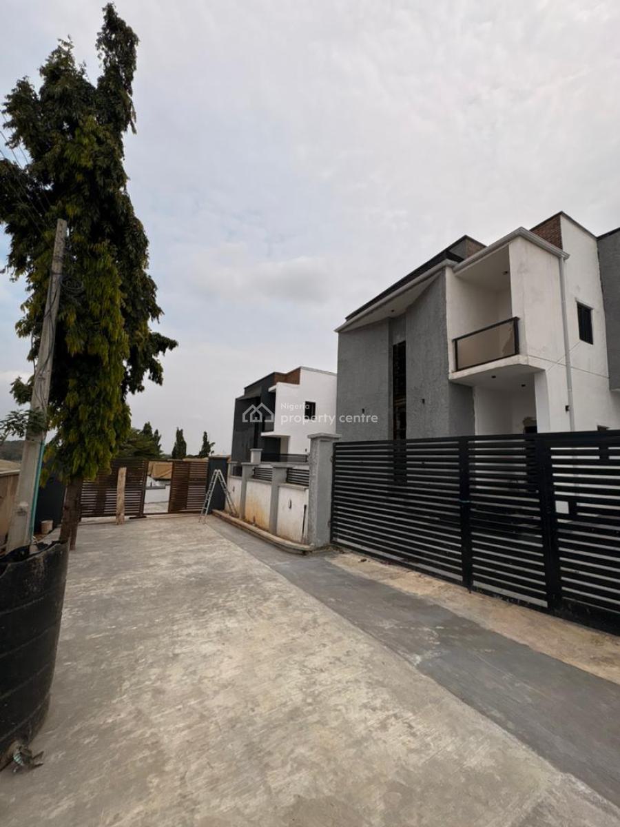 Fully Detached 4-bedroom Duplex with 1 Room Bq, Alalubosa Gra, Ibadan, Oyo, Detached Duplex for Sale