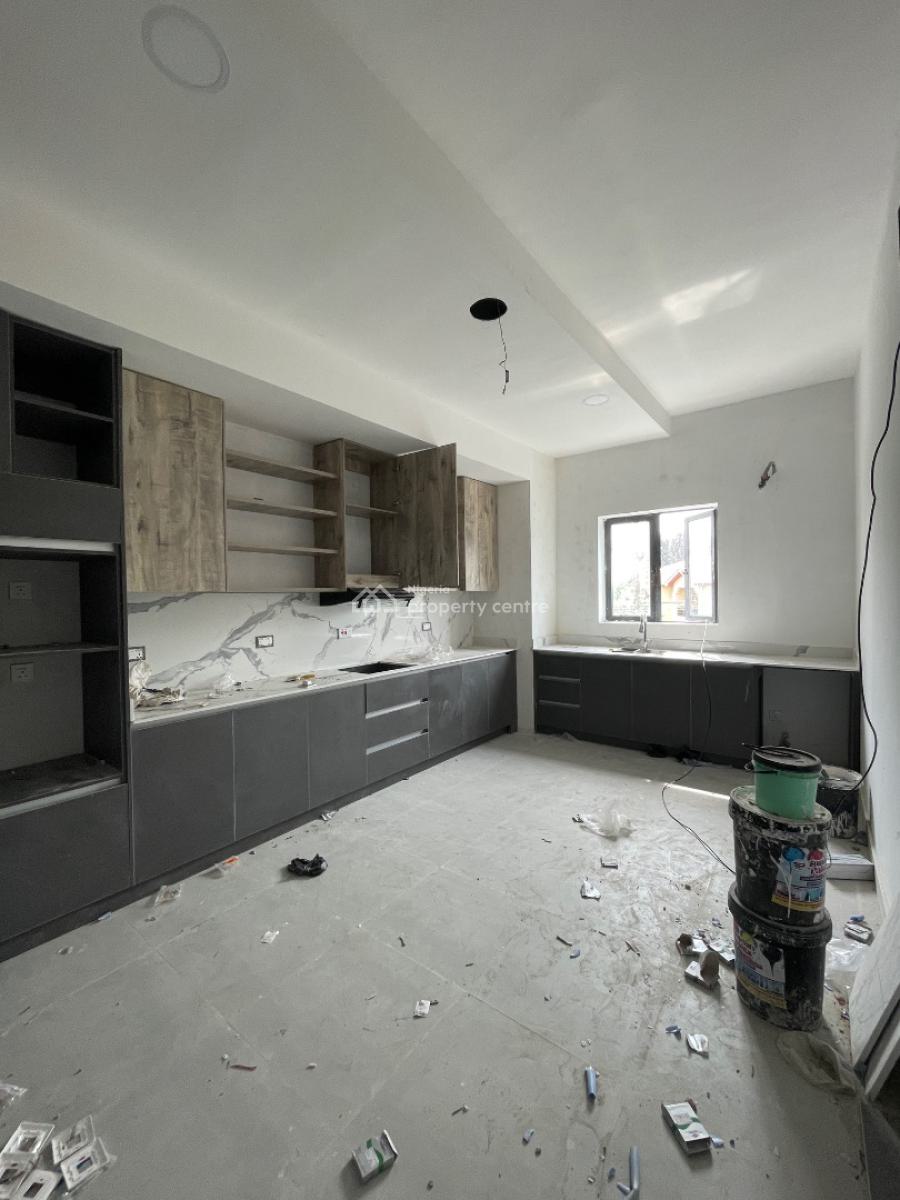 Lovely 3 Bedroom Penthouse with Pool and Elevator, Lekki Phase 1, Lekki, Lagos, Flat / Apartment for Sale