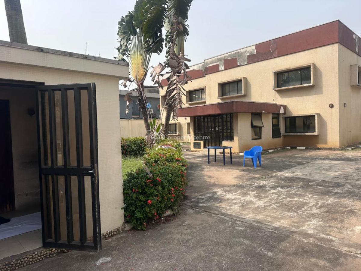Lease --- Prime Commercial Property, Victoria Island (vi), Lagos, Office Space for Rent