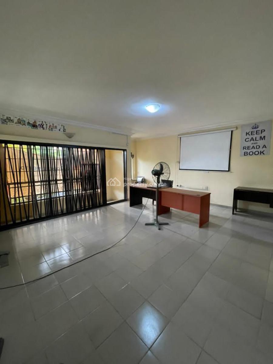 3bedroom Apartment, Lekki Phase 1, Lekki, Lagos, Office Space for Rent