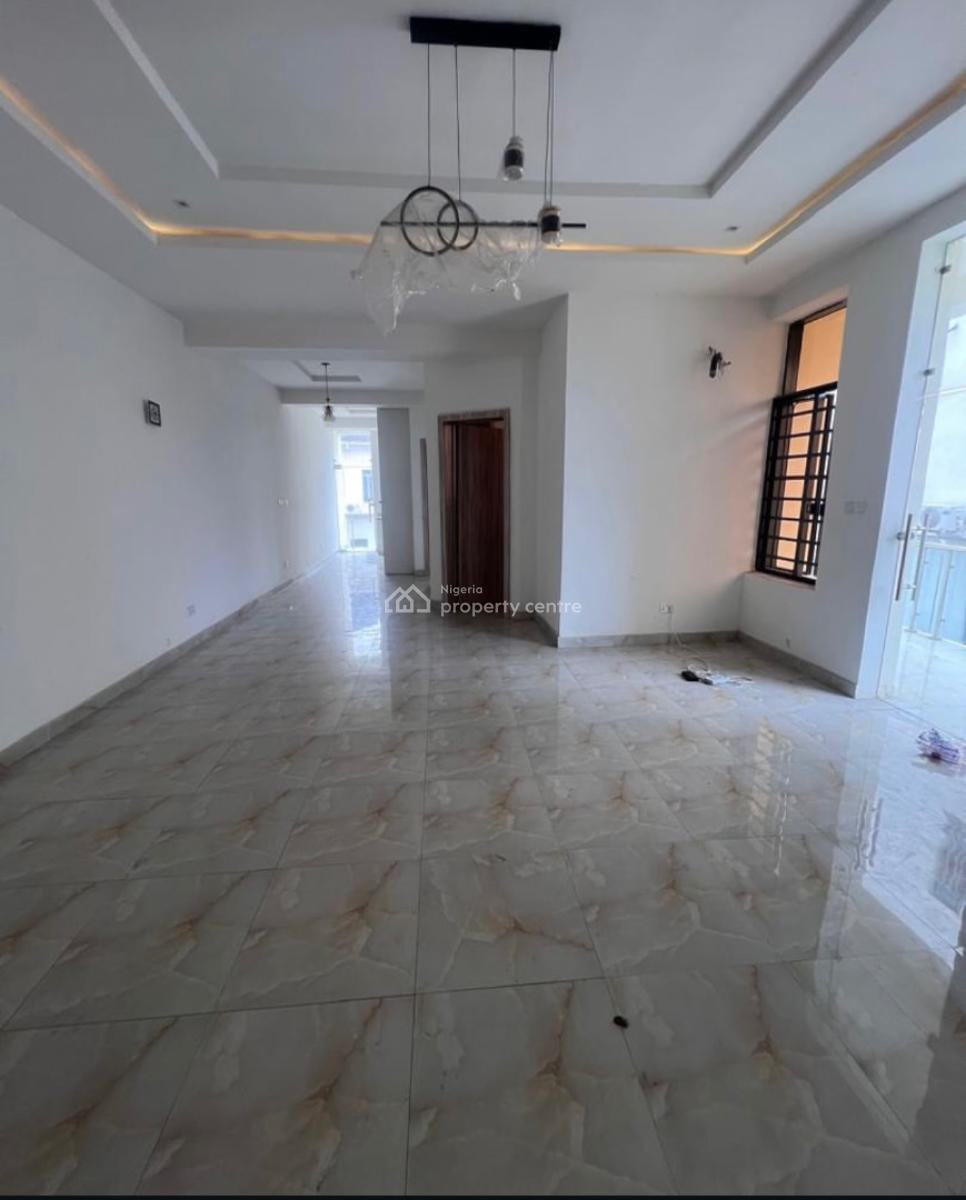 Well Built  2bedroom Apartment in Lekki in a Serviced Estate, Lekki, Lagos, Flat / Apartment for Sale