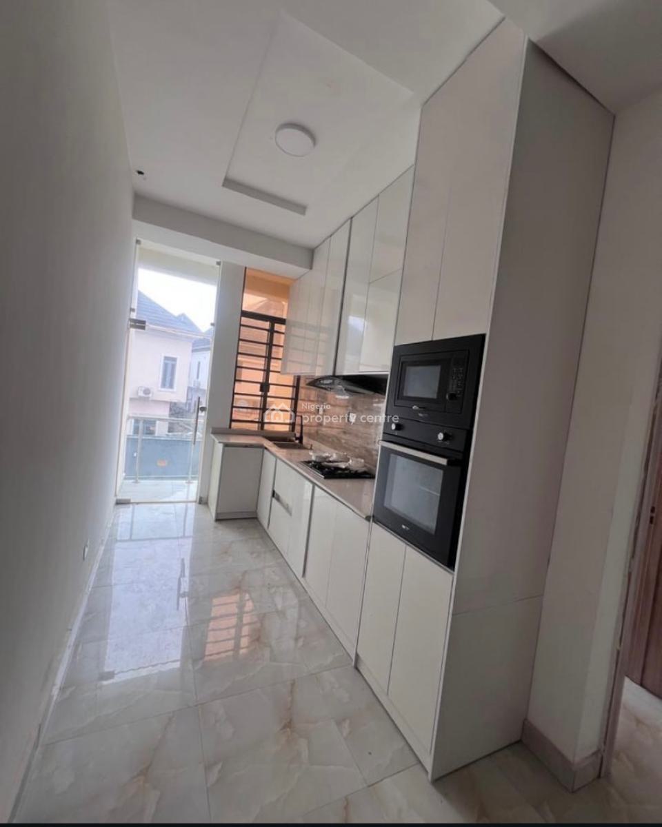 Well Built  2bedroom Apartment in Lekki in a Serviced Estate, Lekki, Lagos, Flat / Apartment for Sale