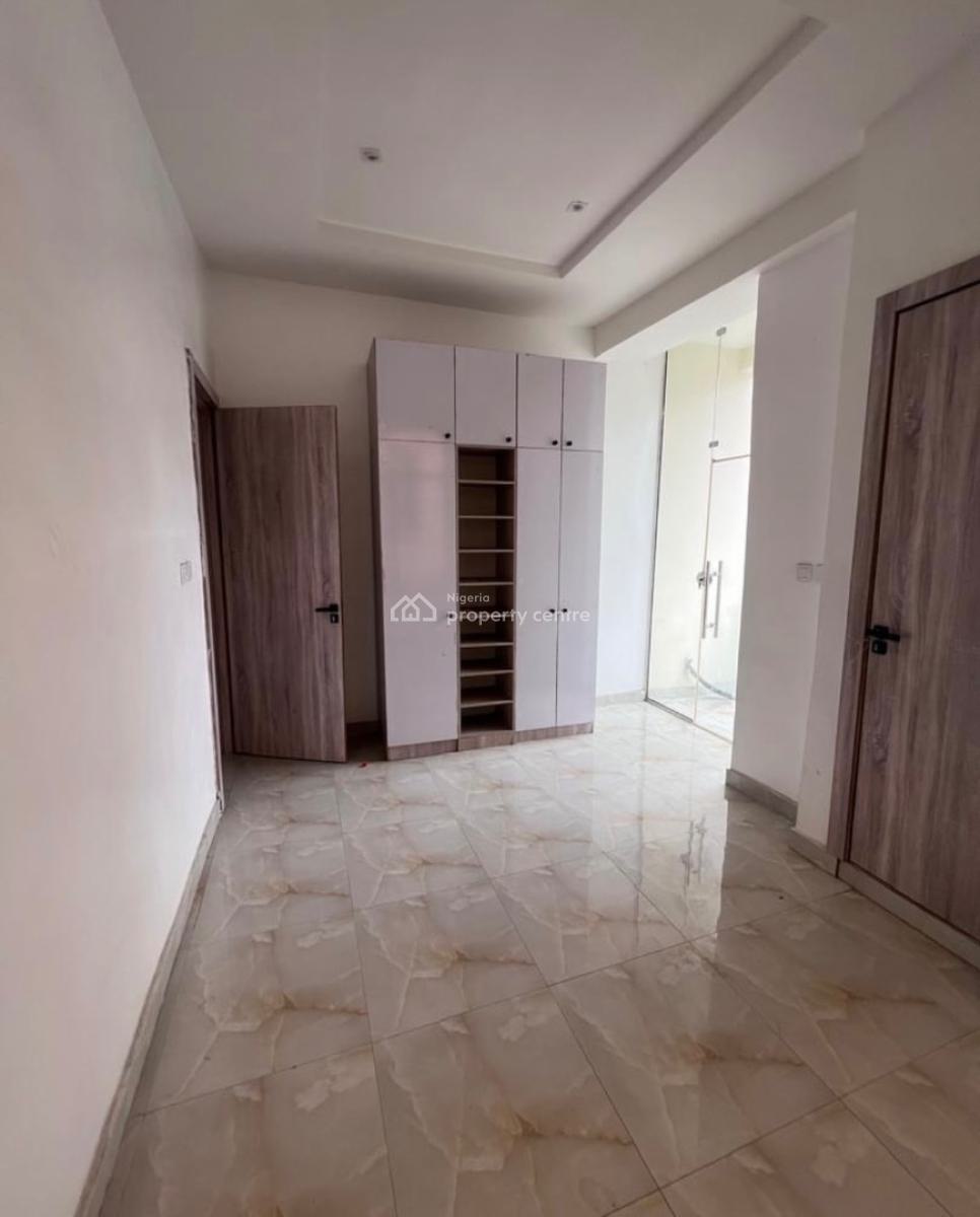 Well Built  2bedroom Apartment in Lekki in a Serviced Estate, Lekki, Lagos, Flat / Apartment for Sale