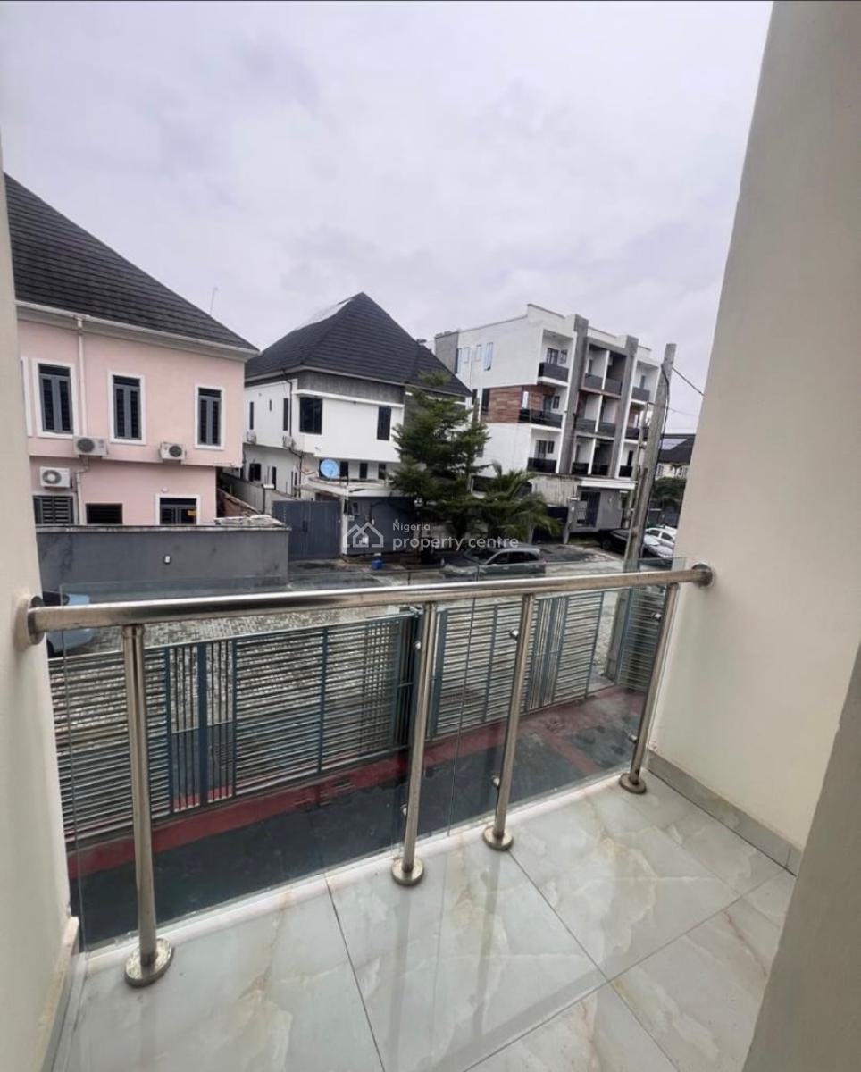 Well Built  2bedroom Apartment in Lekki in a Serviced Estate, Lekki, Lagos, Flat / Apartment for Sale