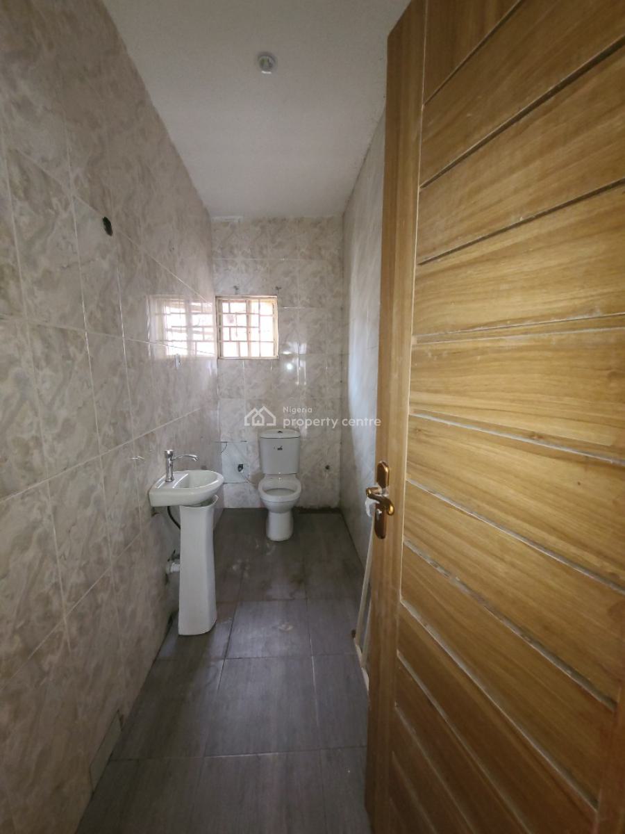 Very Spacious 2 Bedroom Flat in a Secured Estate, Lekki Peninsula Scheme 2 Estate Abraham Adesanya, Ajiwe, Ajah, Lagos, Flat / Apartment for Rent