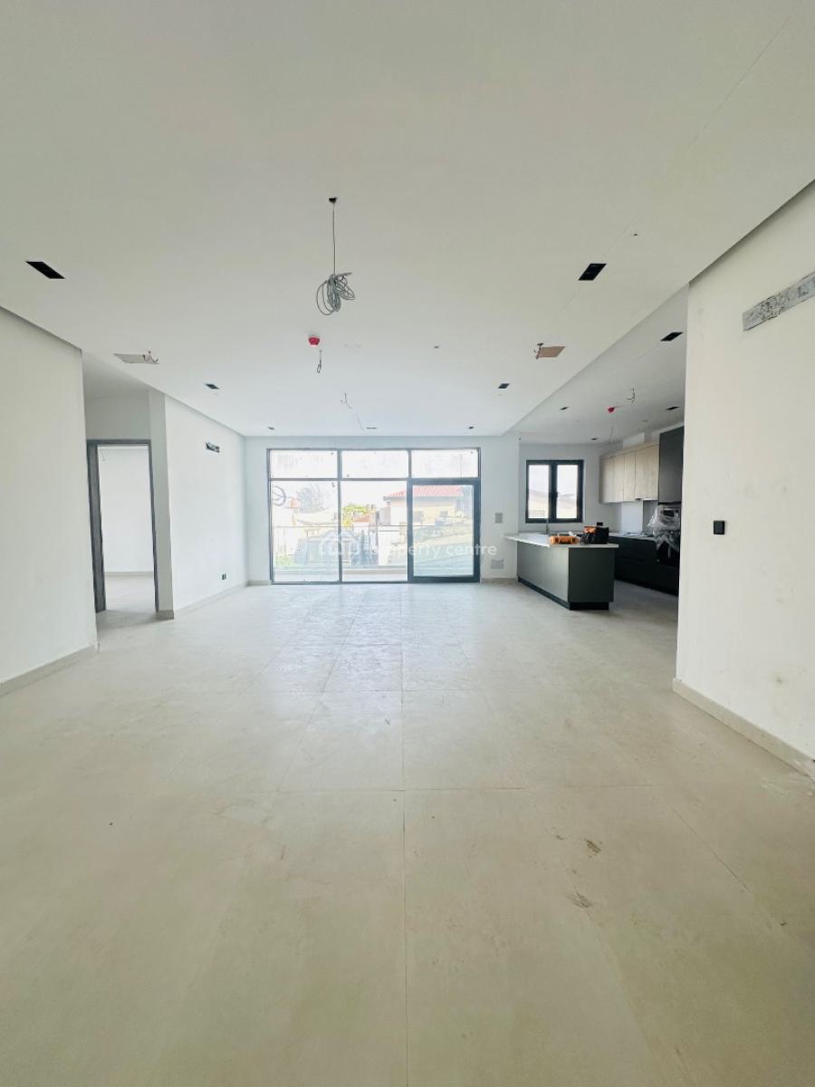 Spaciously Built 2 Bedroom Apartment with Pool, Gym & Elevator, Lekki Phase 1, Lekki, Lagos, Flat / Apartment for Sale