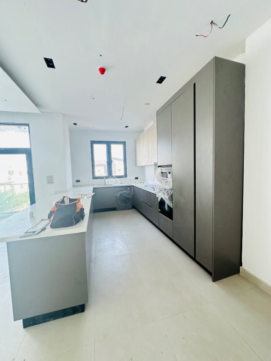 Spaciously Built 2 Bedroom Apartment with Pool, Gym & Elevator, Lekki Phase 1, Lekki, Lagos, Flat / Apartment for Sale