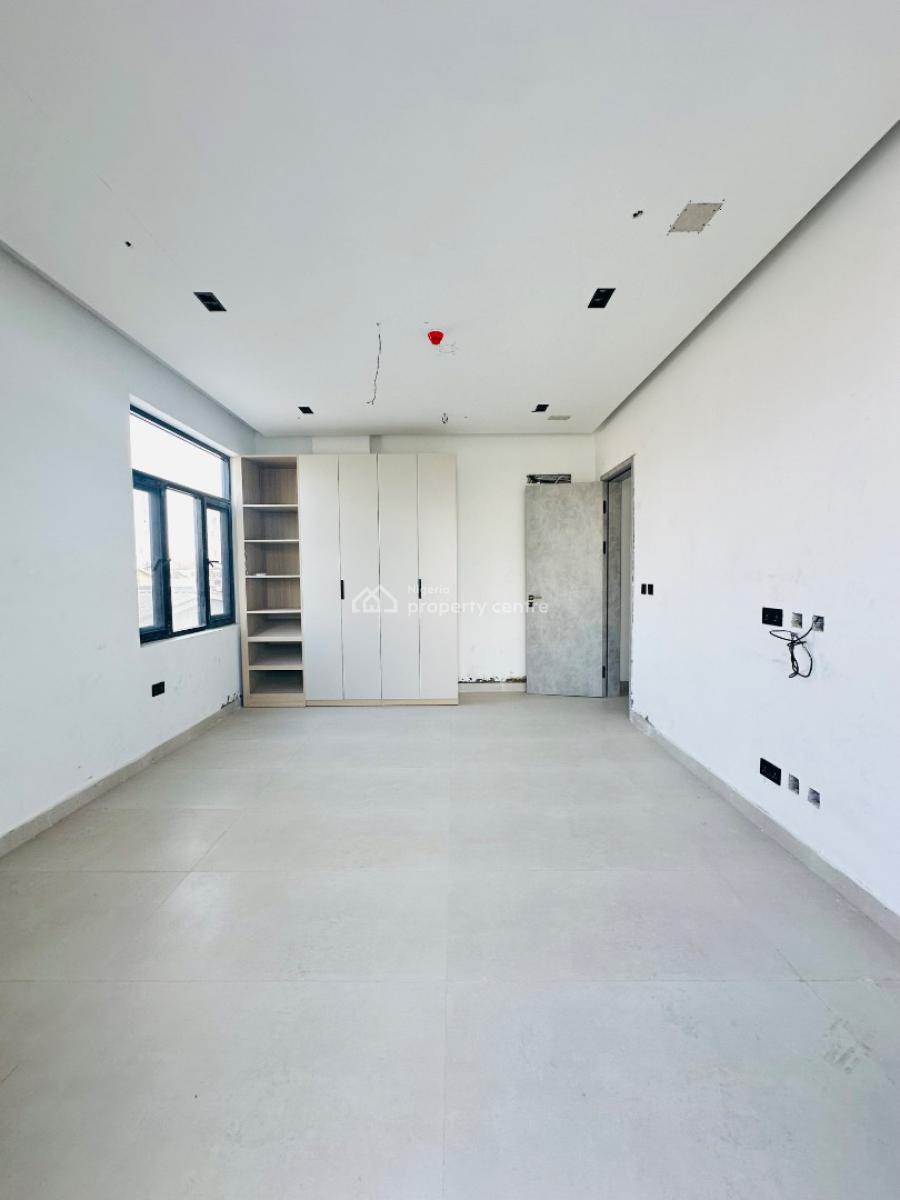 Spaciously Built 2 Bedroom Apartment with Pool, Gym & Elevator, Lekki Phase 1, Lekki, Lagos, Flat / Apartment for Sale