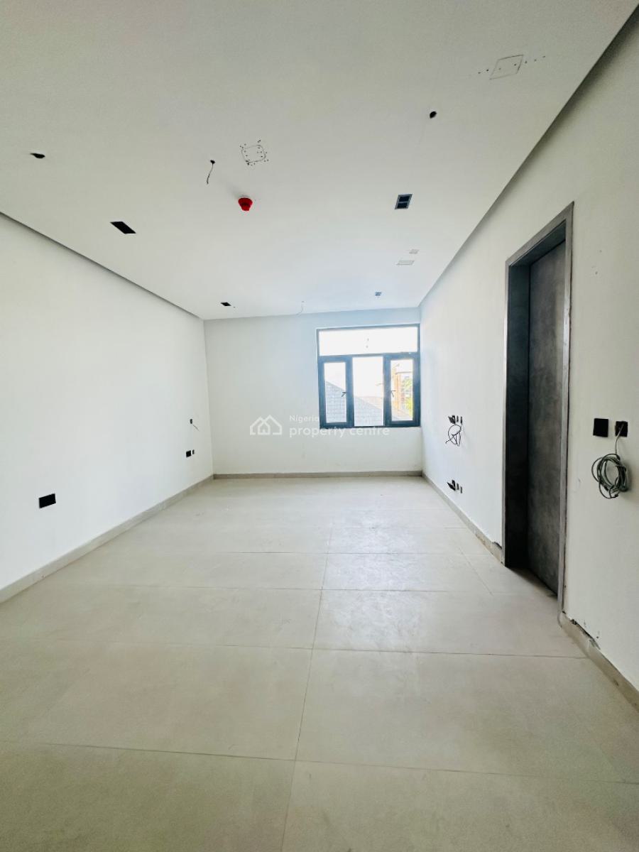 Spaciously Built 2 Bedroom Apartment with Pool, Gym & Elevator, Lekki Phase 1, Lekki, Lagos, Flat / Apartment for Sale