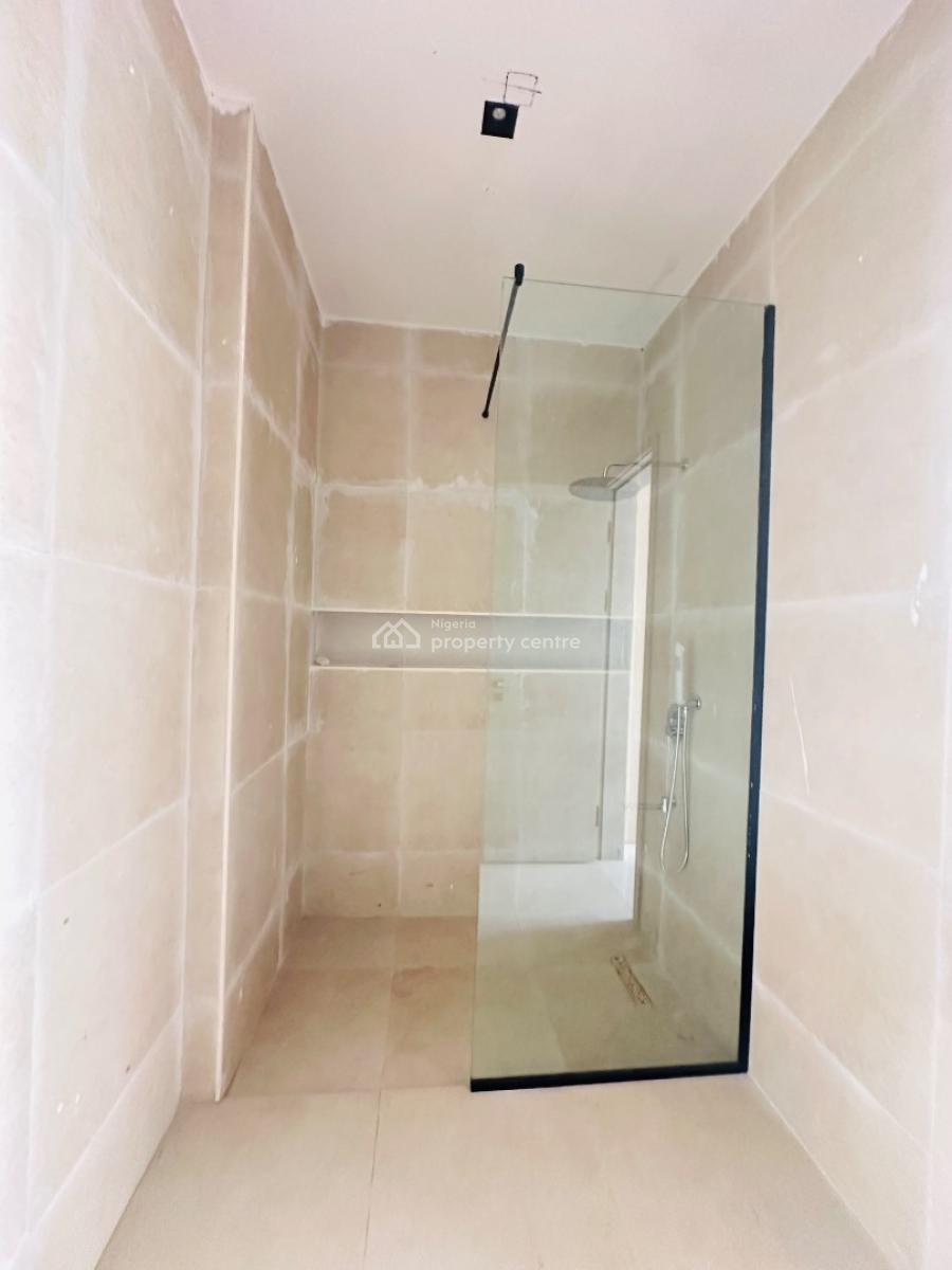 Spaciously Built 2 Bedroom Apartment with Pool, Gym & Elevator, Lekki Phase 1, Lekki, Lagos, Flat / Apartment for Sale