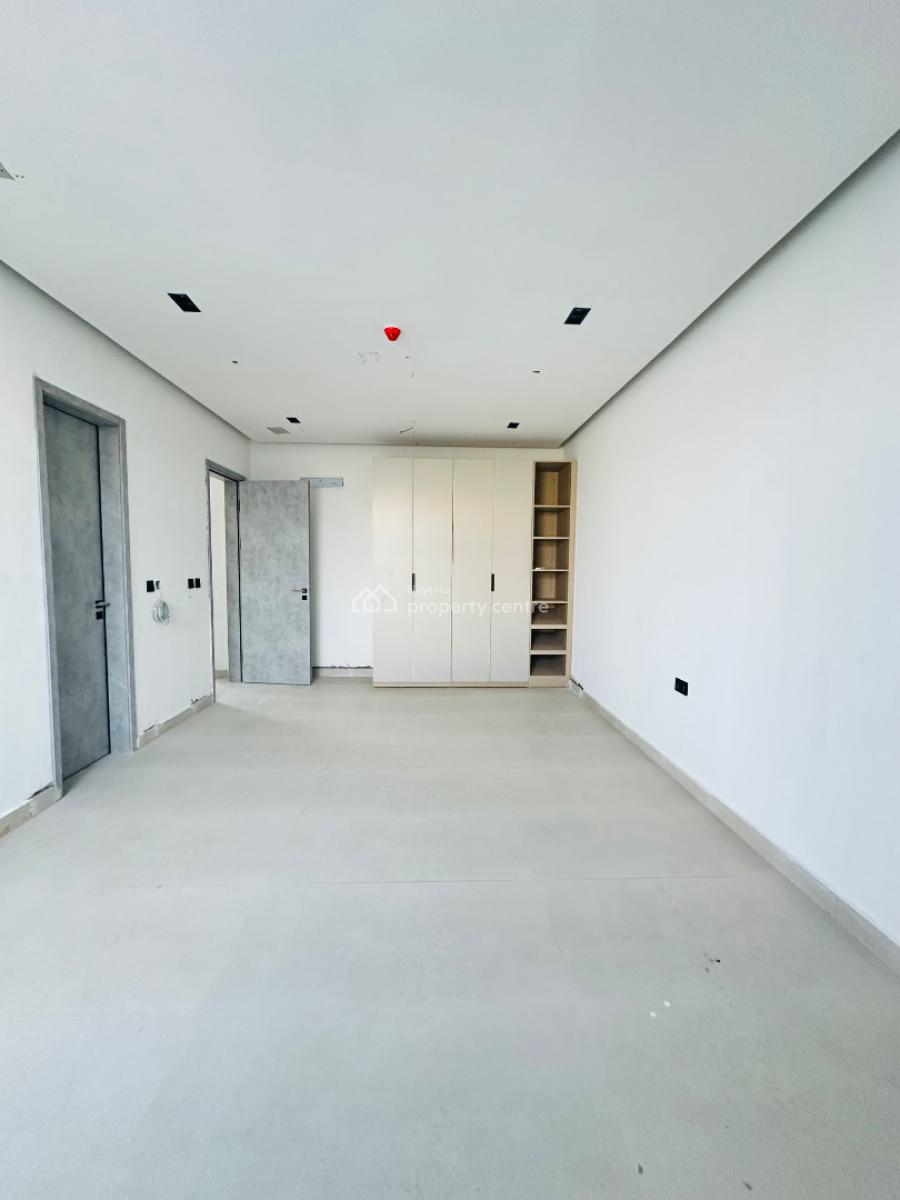 Spaciously Built 2 Bedroom Apartment with Pool, Gym & Elevator, Lekki Phase 1, Lekki, Lagos, Flat / Apartment for Sale