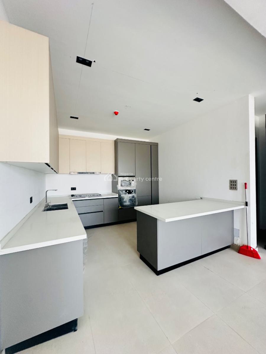 Spaciously Built 3 Bedroom Apartment with Pool, Gym & Elevator, Lekki Phase 1, Lekki, Lagos, Flat / Apartment for Sale