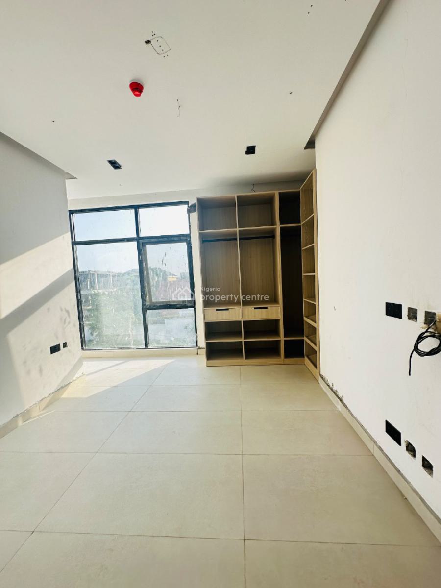 Spaciously Built 3 Bedroom Apartment with Pool, Gym & Elevator, Lekki Phase 1, Lekki, Lagos, Flat / Apartment for Sale