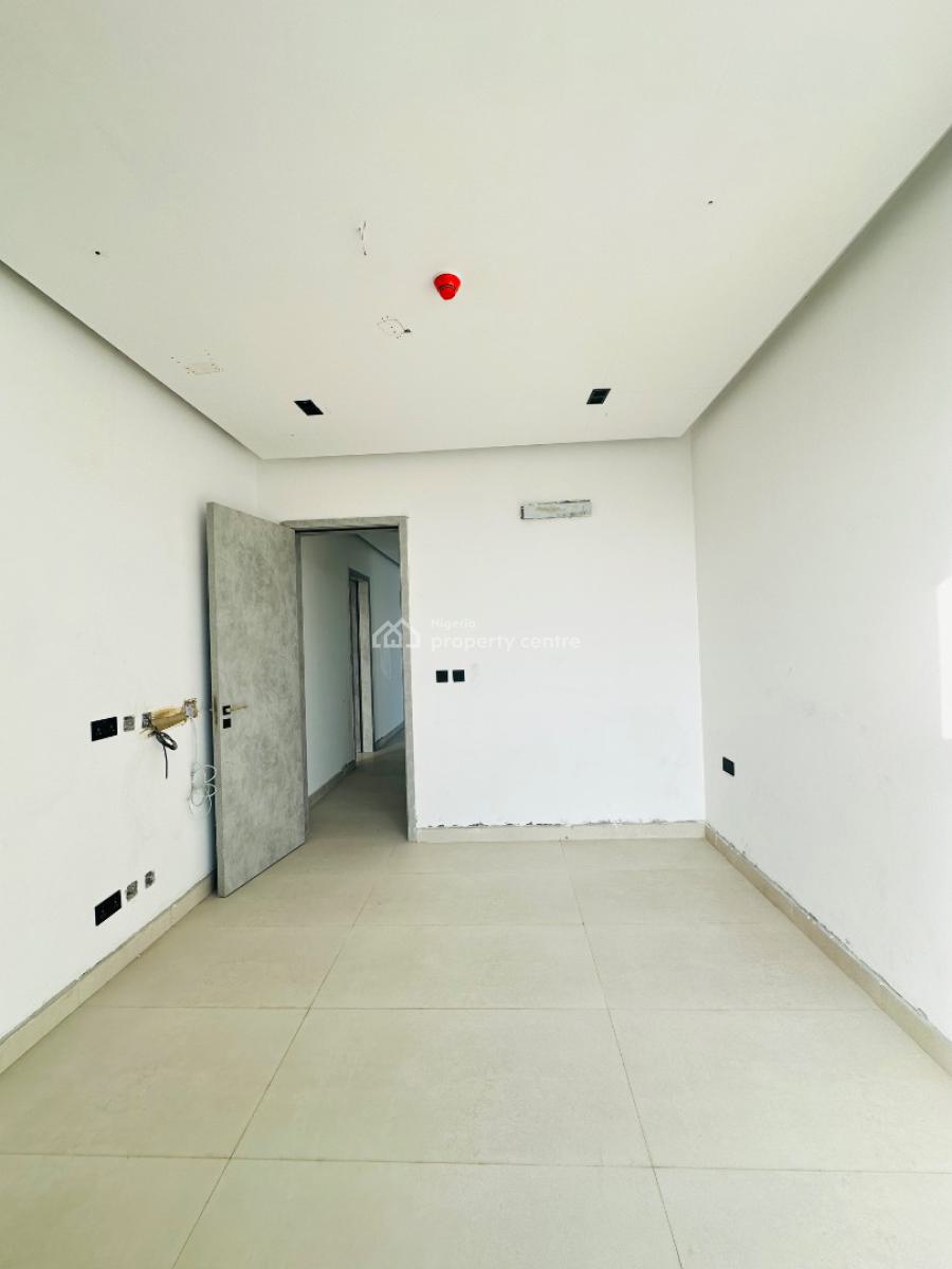 Spaciously Built 3 Bedroom Apartment with Pool, Gym & Elevator, Lekki Phase 1, Lekki, Lagos, Flat / Apartment for Sale