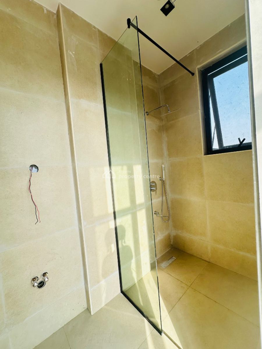 Spaciously Built 3 Bedroom Apartment with Pool, Gym & Elevator, Lekki Phase 1, Lekki, Lagos, Flat / Apartment for Sale