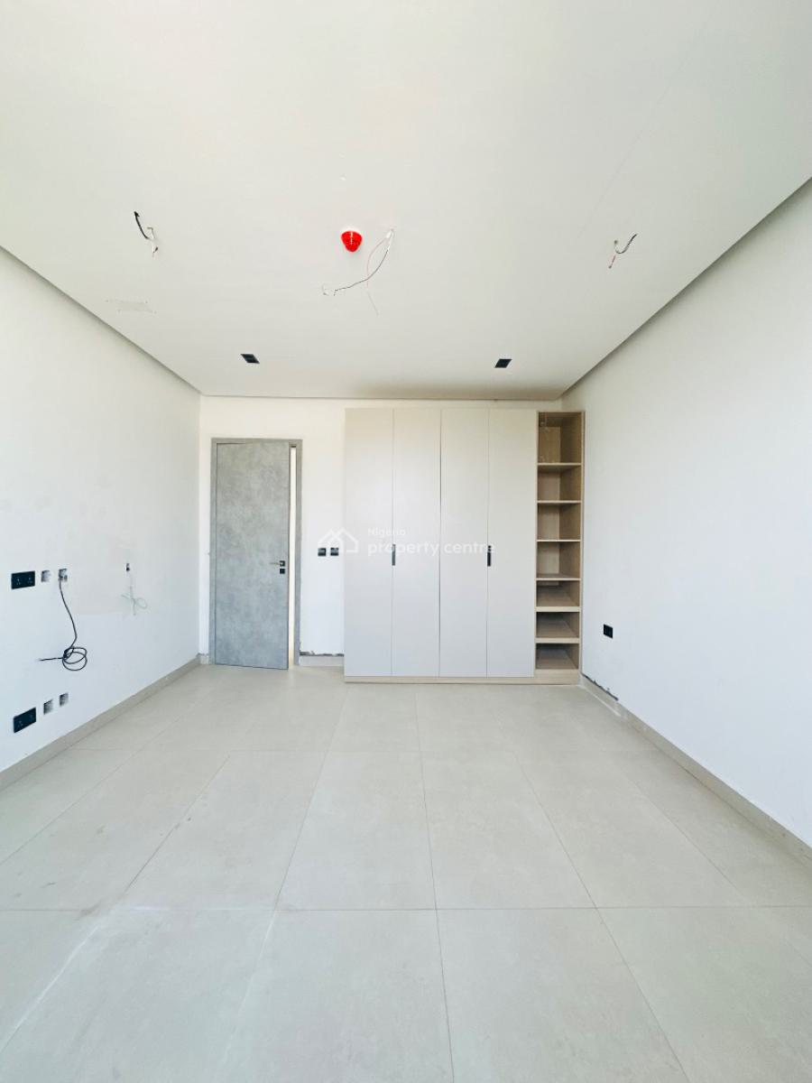 Spaciously Built 3 Bedroom Apartment with Pool, Gym & Elevator, Lekki Phase 1, Lekki, Lagos, Flat / Apartment for Sale