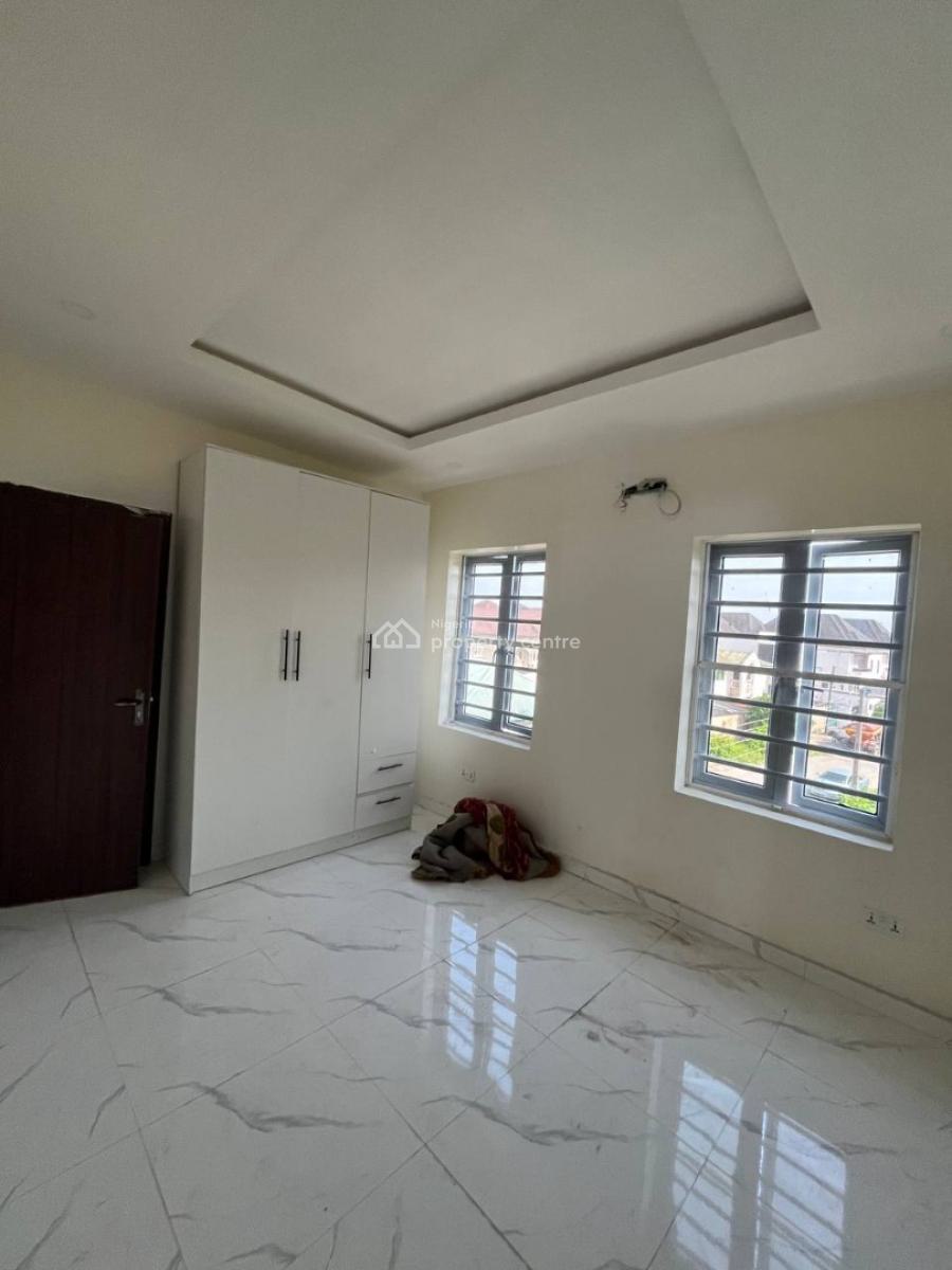 2 Bedroom Apartment, Ikota, Lekki, Lagos, Flat / Apartment for Sale