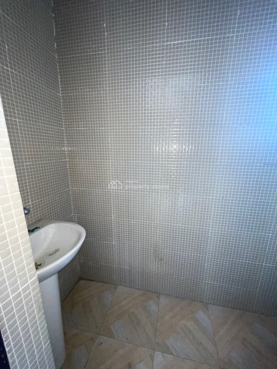 a Spacious Shop/ Office Space, Along Mobil Road Ilaje Ajah, Lekki, Lagos, Shop for Rent