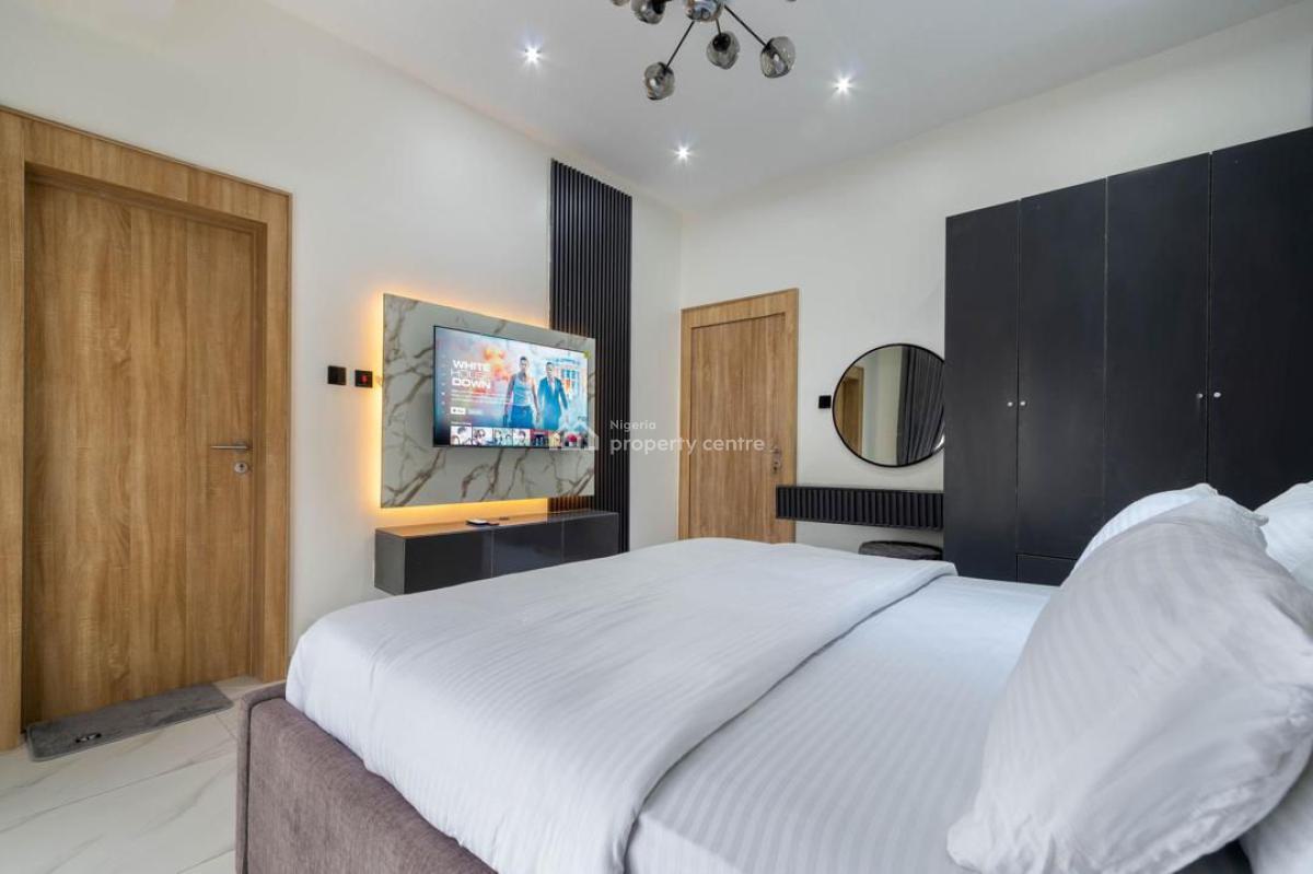 Luxury 2-bedroom Apartment with 3 Balconies, Lekki Phase 1, Lekki, Lagos, Flat / Apartment Short Let