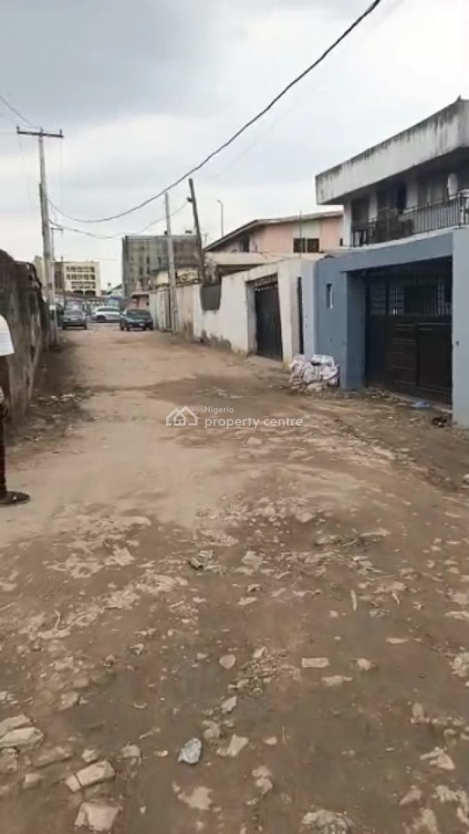 Block of Flats, Vacanizer Bustop, Akowonjo, Alimosho, Lagos, Block of Flats for Sale