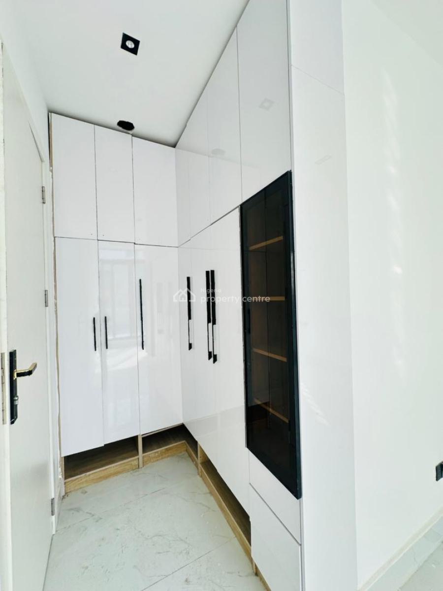 Beautifully Carved 2bedroom Apartment with Elevator in Lekki Phase 1, Lekki Phase One ,lekki ,lagos ,nigeria, Lekki Phase 1, Lekki, Lagos, Flat / Apartment for Sale
