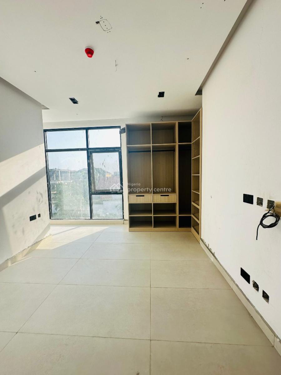 Spaciously Built 3&2bed Apartment with Swimming Pool ,gym &elevator, Lekki Phase One ,lekki ,lagos ,nigeria, Lekki Phase 1, Lekki, Lagos, Flat / Apartment for Sale