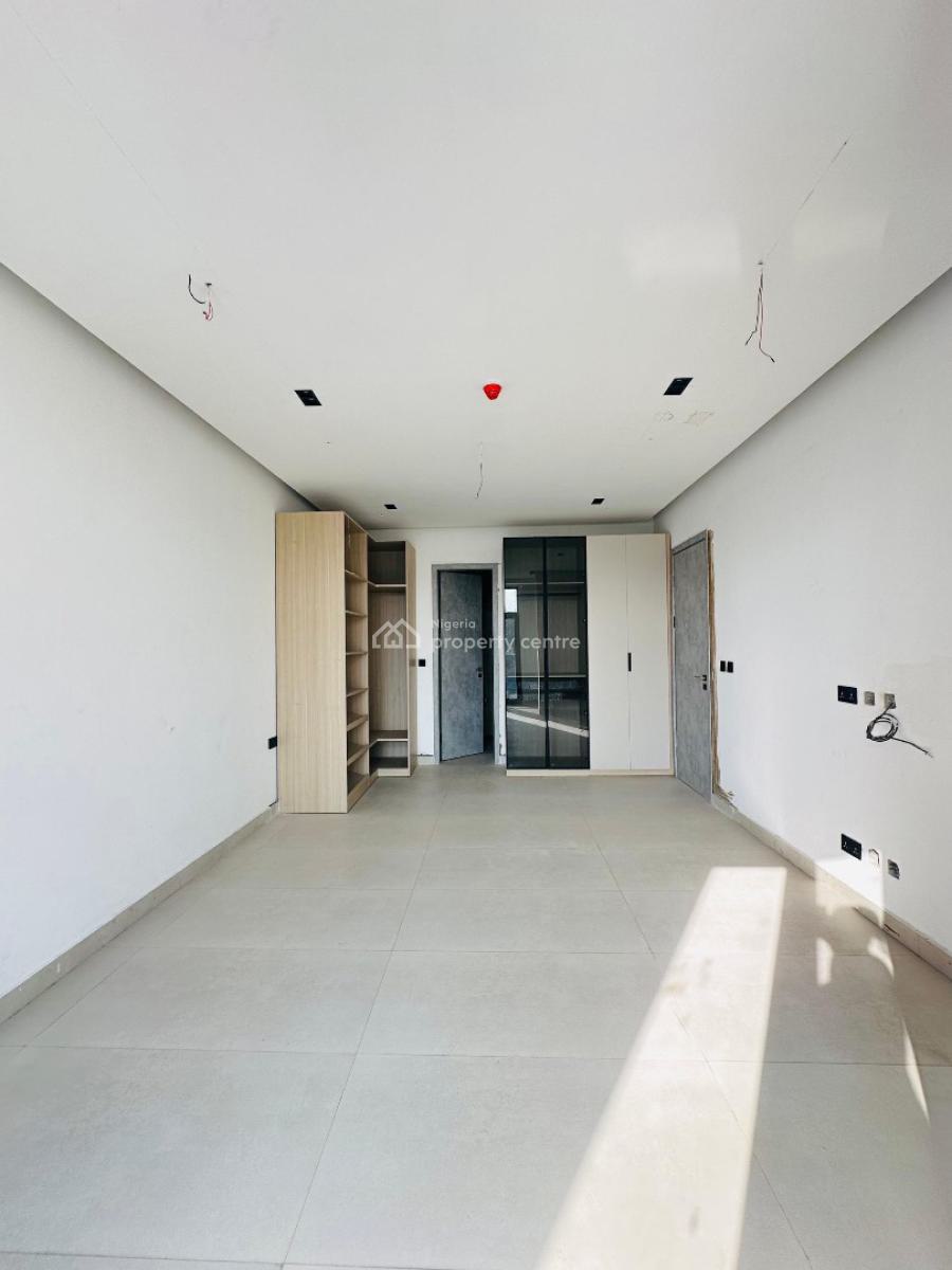 Spaciously Built 3&2bed Apartment with Swimming Pool ,gym &elevator, Lekki Phase One ,lekki ,lagos ,nigeria, Lekki Phase 1, Lekki, Lagos, Flat / Apartment for Sale