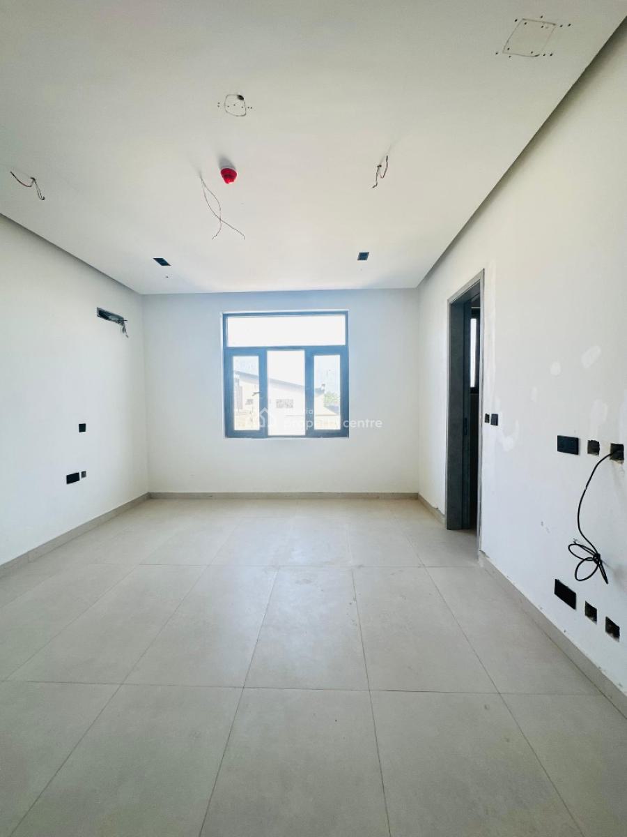 Spaciously Built 3&2bed Apartment with Swimming Pool ,gym &elevator, Lekki Phase One ,lekki ,lagos ,nigeria, Lekki Phase 1, Lekki, Lagos, Flat / Apartment for Sale