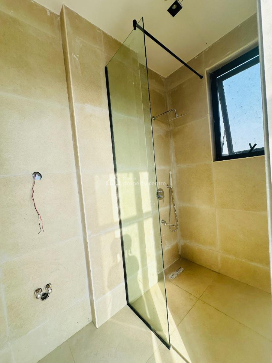 Spaciously Built 3&2bed Apartment with Swimming Pool ,gym &elevator, Lekki Phase One ,lekki ,lagos ,nigeria, Lekki Phase 1, Lekki, Lagos, Flat / Apartment for Sale