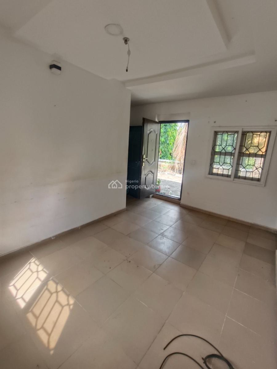Clean Flat for Your Peace of Mind, Emerald Estate, Mobil Road, Ilaje, Ajah, Lagos, Mini Flat (room and Parlour) for Rent
