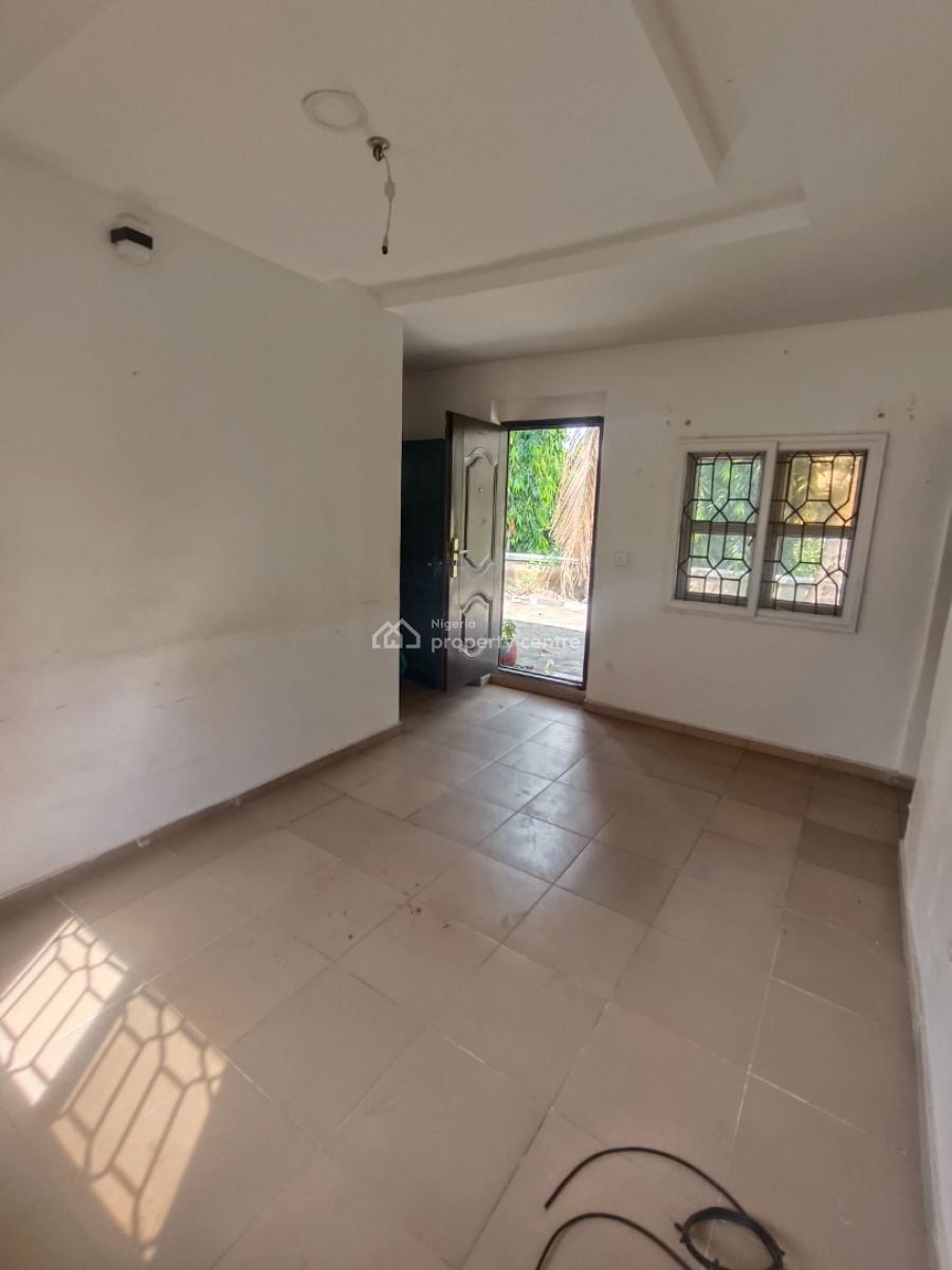 Clean Flat for Your Peace of Mind, Emerald Estate, Mobil Road, Ilaje, Ajah, Lagos, Mini Flat (room and Parlour) for Rent