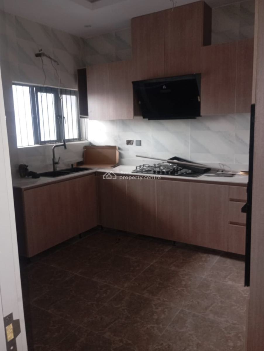 Executive 4-bedroom Semi-detached Duplex with Bq on 2 Floors, Obanikoro Estate, Obanikoro, Shomolu, Lagos, Semi-detached Duplex for Sale