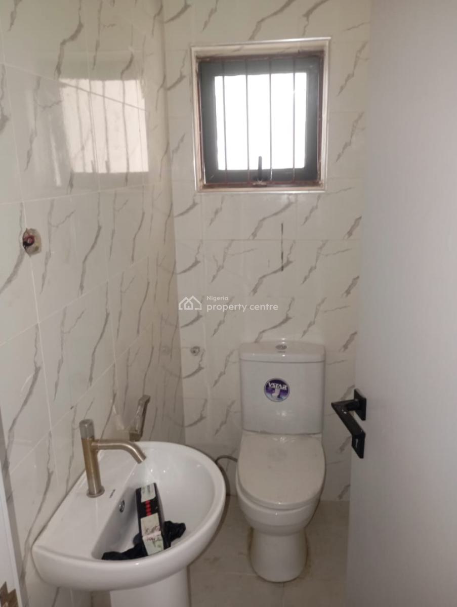 Executive 4-bedroom Semi-detached Duplex with Bq on 2 Floors, Obanikoro Estate, Obanikoro, Shomolu, Lagos, Semi-detached Duplex for Sale