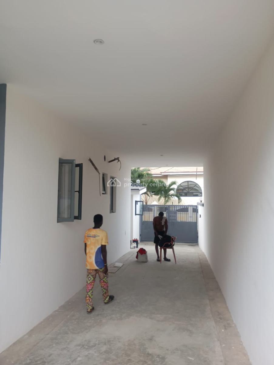 Executive 4-bedroom Semi-detached Duplex with Bq on 2 Floors, Obanikoro Estate, Obanikoro, Shomolu, Lagos, Semi-detached Duplex for Sale