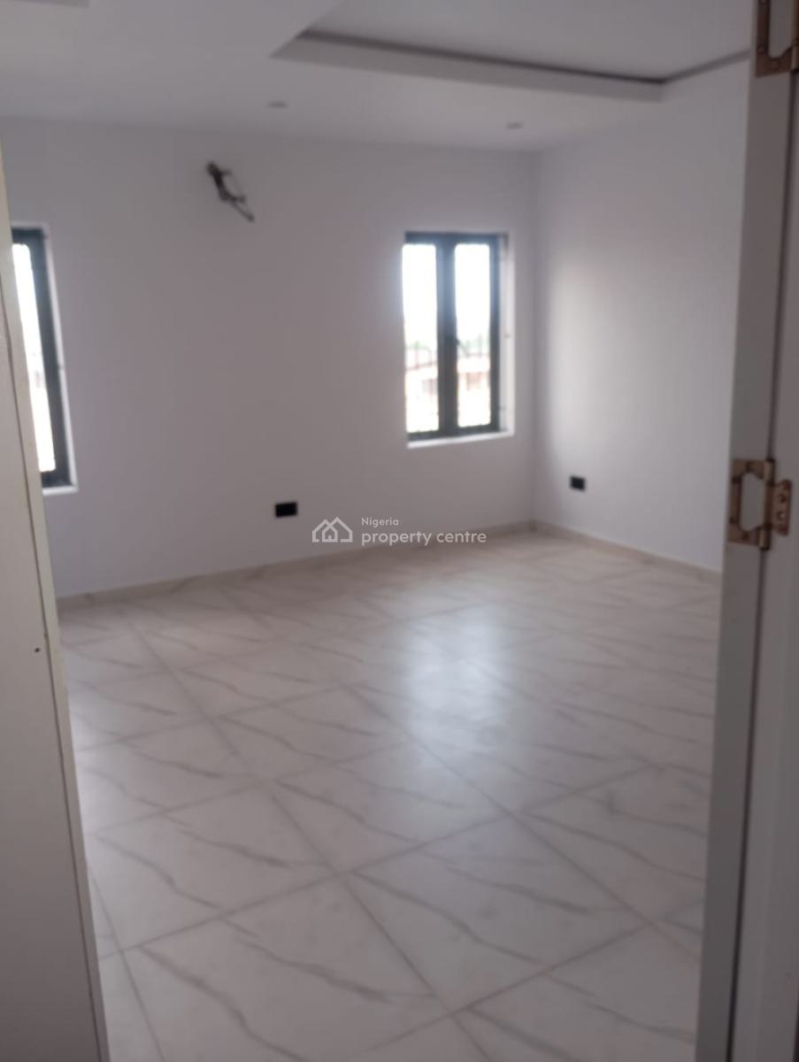 Executive 4-bedroom Semi-detached Duplex with Bq on 2 Floors, Obanikoro Estate, Obanikoro, Shomolu, Lagos, Semi-detached Duplex for Sale