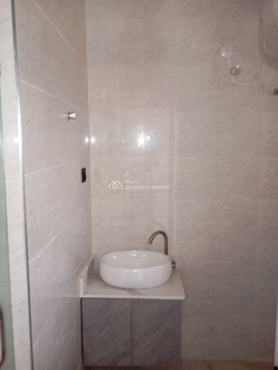 Executive 4-bedroom Semi-detached Duplex with Bq on 2 Floors, Obanikoro Estate, Obanikoro, Shomolu, Lagos, Semi-detached Duplex for Sale