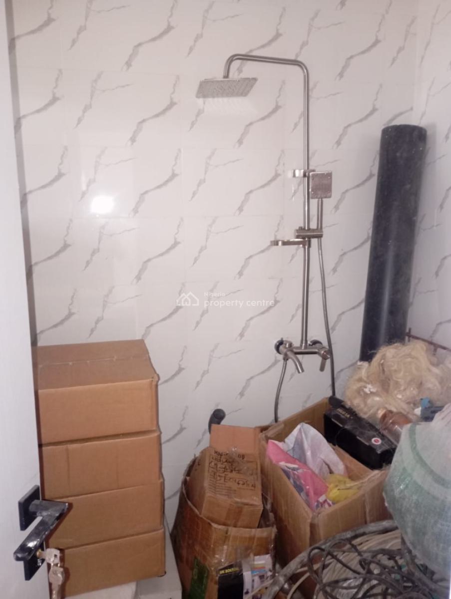 Executive 4-bedroom Semi-detached Duplex with Bq on 2 Floors, Obanikoro Estate, Obanikoro, Shomolu, Lagos, Semi-detached Duplex for Sale