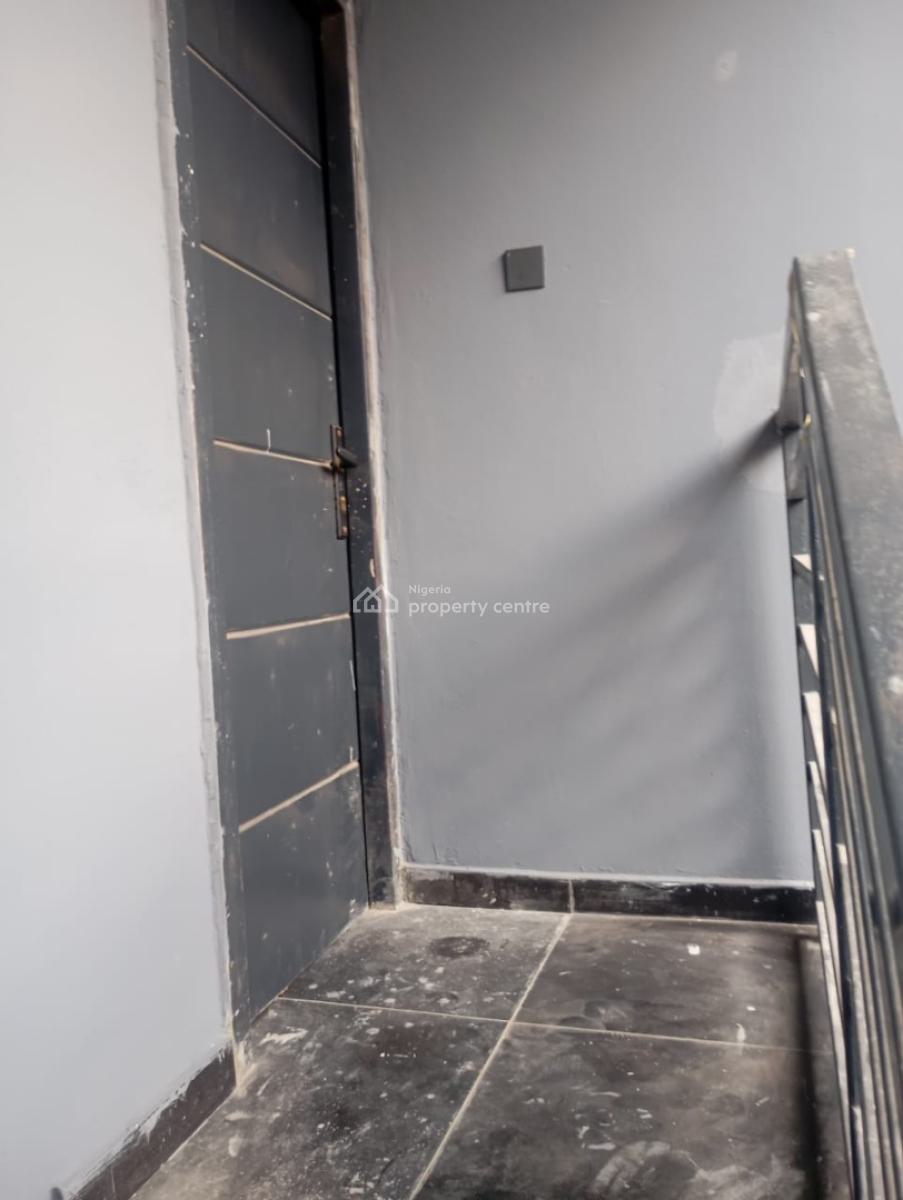 Executive 4-bedroom Semi-detached Duplex with Bq on 2 Floors, Obanikoro Estate, Obanikoro, Shomolu, Lagos, Semi-detached Duplex for Sale