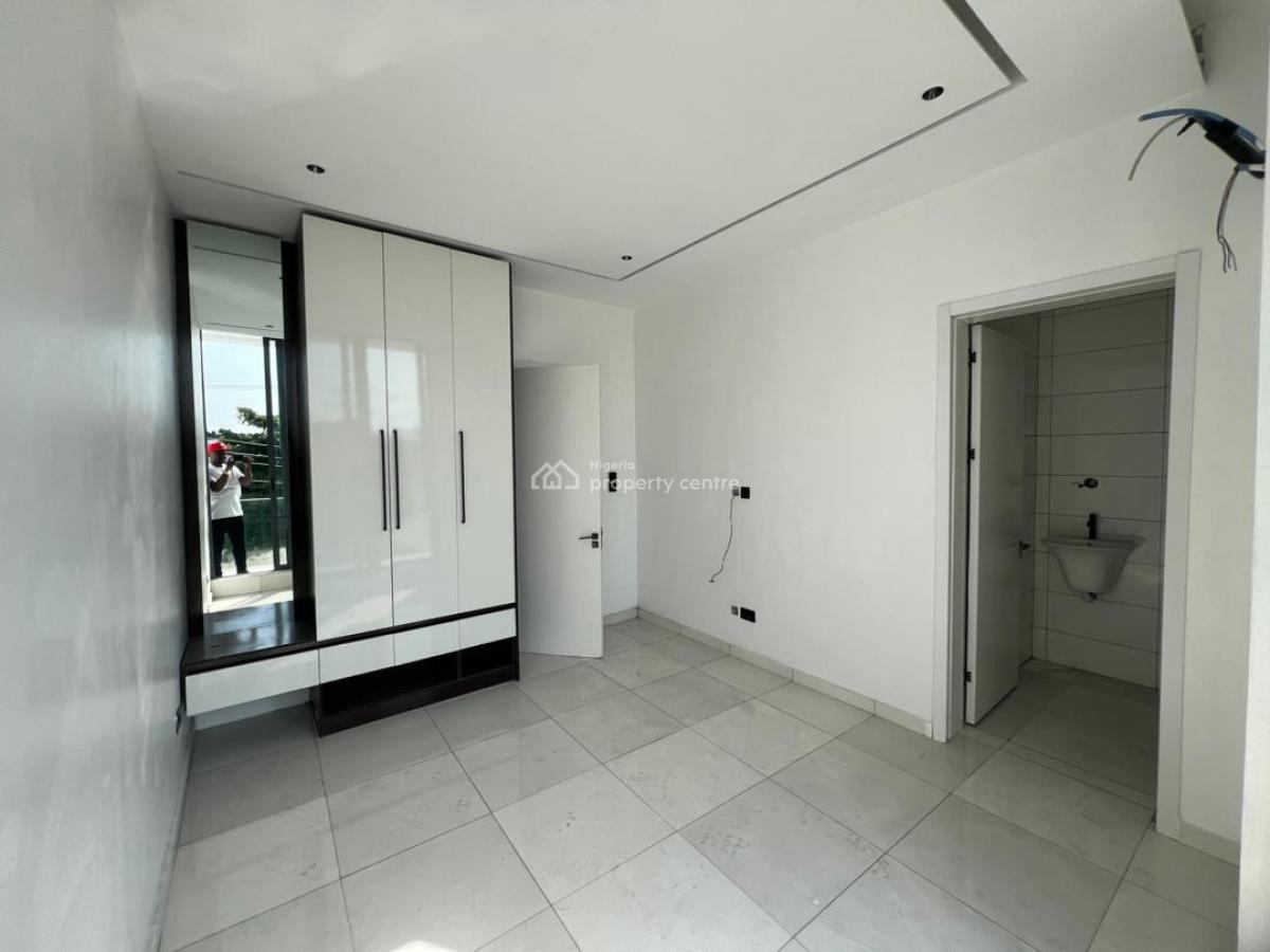 2 Bedrooms Apartment Gym, Swimming Pool, Lekki Phase 1, Lekki, Lagos, Flat / Apartment for Sale