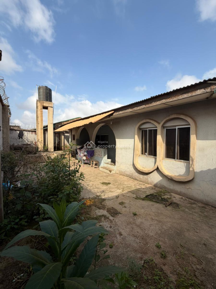 3 Bedroom Bungalow with a Room and Parlor Bq, Ogo-oluwa Bada Estate, Opposite Kolapo Ishola Gra, Akobo, Ibadan, Oyo, House for Sale