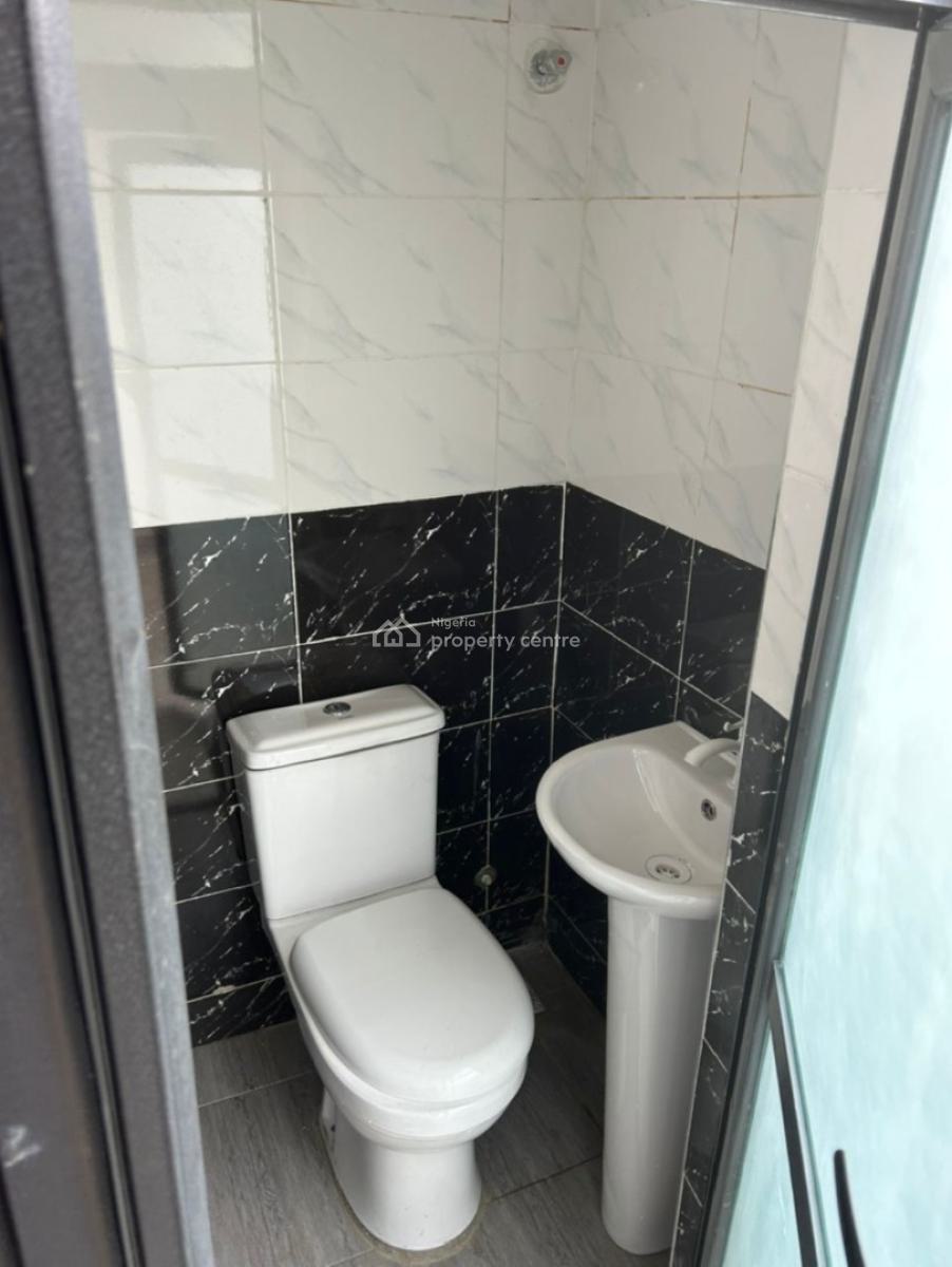 Newly 2 Bedrom Flat + Swimming Pool + Amenities, Mende, Maryland, Lagos, Flat / Apartment for Sale