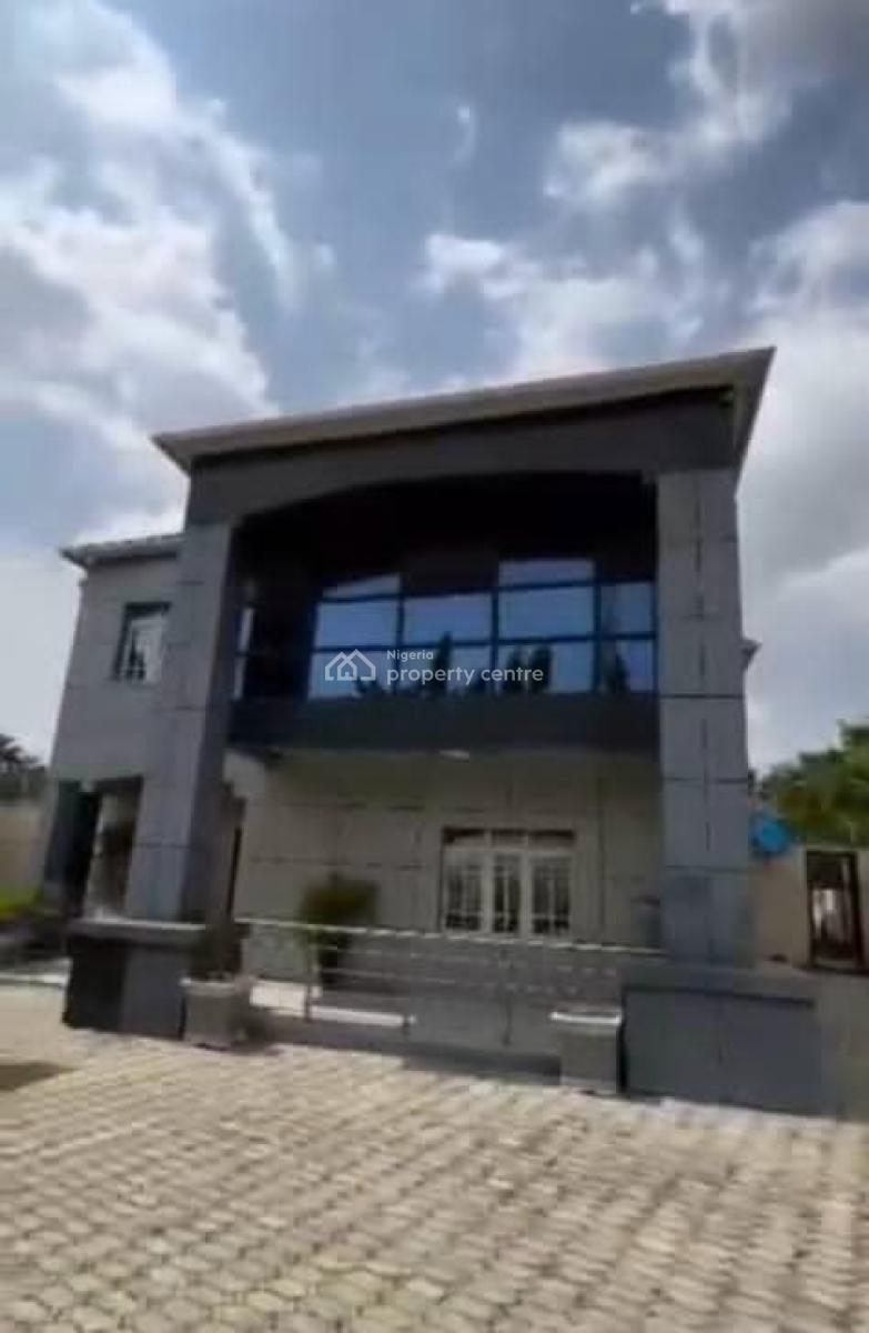 Distress 5 Bedroom Duplex + 2 Rooms Bq 3rd Avenue, 3rd Avenue, Gwarinpa, Abuja, Detached Duplex for Sale