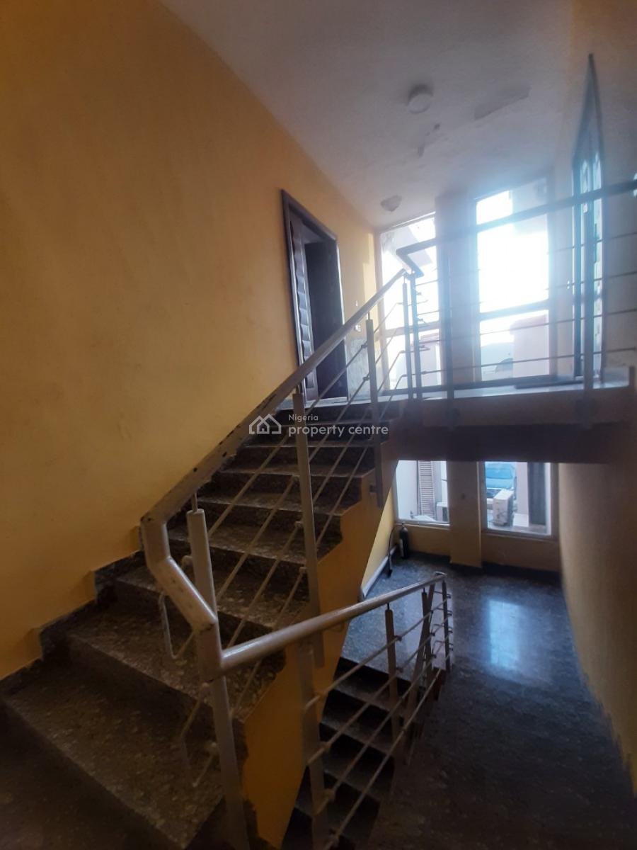 Newly Renovated and Serviced 2 Bedroom En-suite Penthouse with Fitted Kitchen, Lekki Phase 1, Lekki, Lagos, Flat / Apartment for Rent