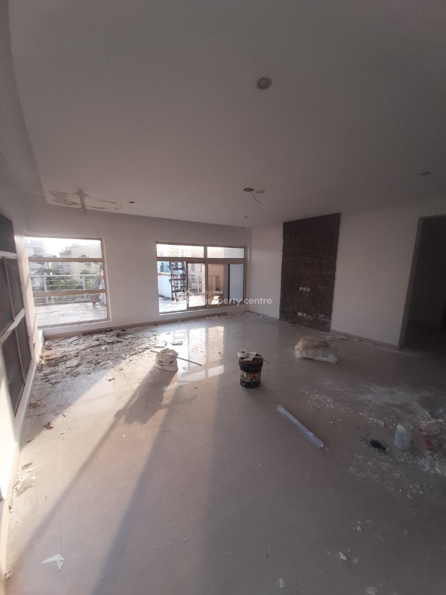 Newly Renovated and Serviced 2 Bedroom En-suite Penthouse with Fitted Kitchen, Lekki Phase 1, Lekki, Lagos, Flat / Apartment for Rent