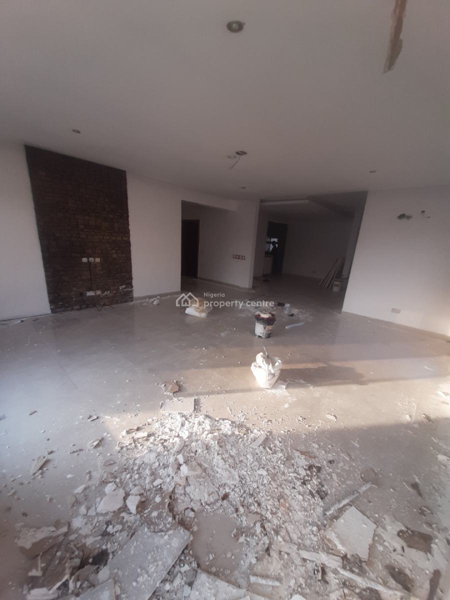 Newly Renovated and Serviced 2 Bedroom En-suite Penthouse with Fitted Kitchen, Lekki Phase 1, Lekki, Lagos, Flat / Apartment for Rent