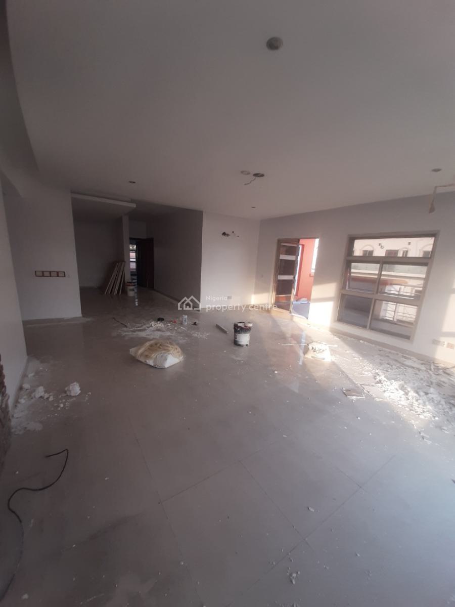 Newly Renovated and Serviced 2 Bedroom En-suite Penthouse with Fitted Kitchen, Lekki Phase 1, Lekki, Lagos, Flat / Apartment for Rent